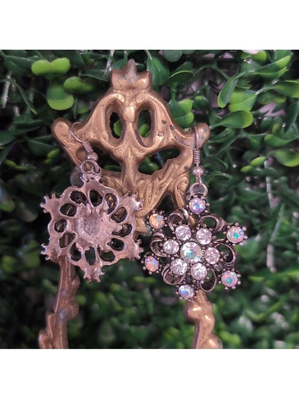 Elegant Snowflakel Crystal Earrings - Picture 4 of 5